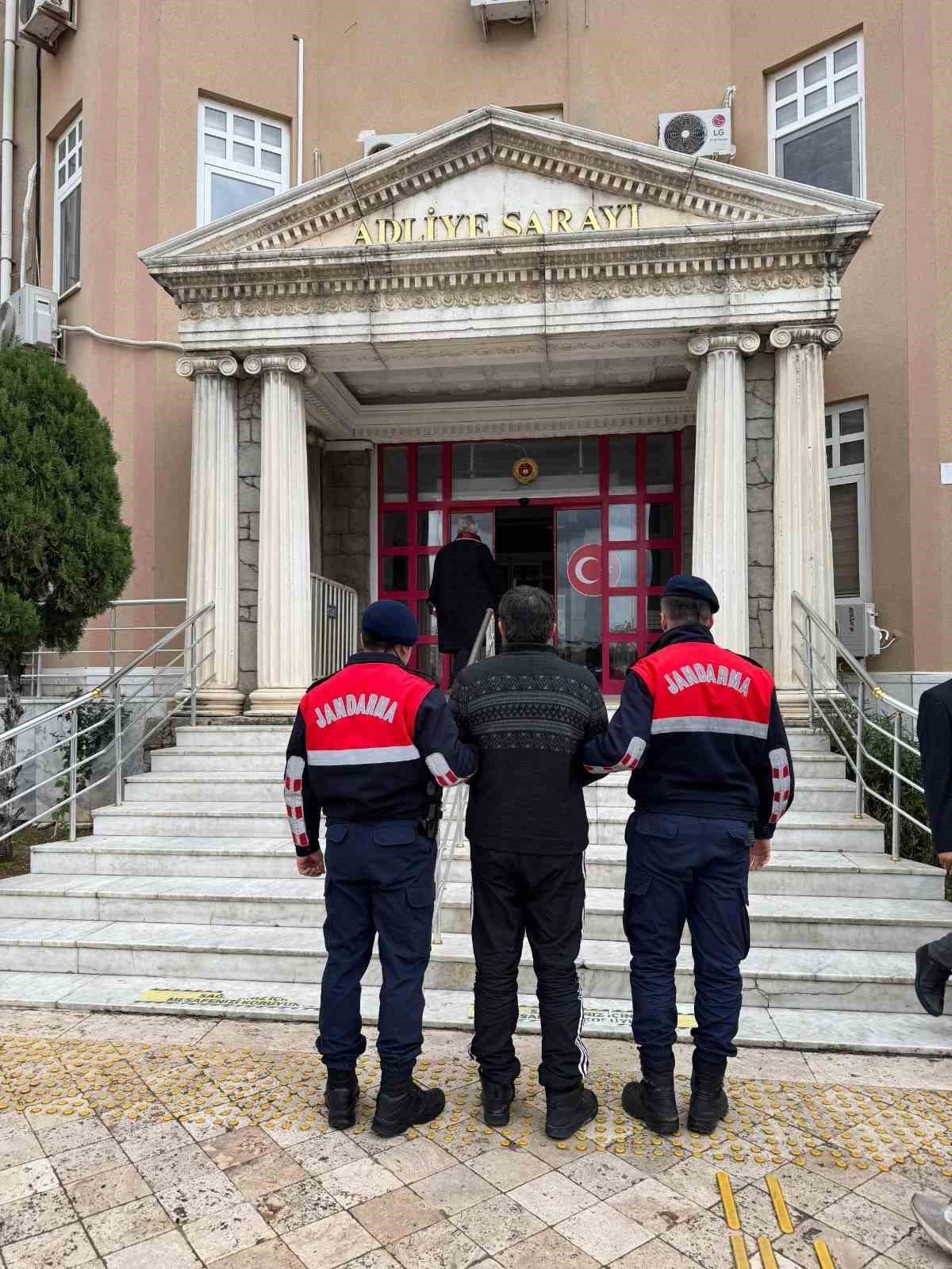 Aydın’da aranan şahıslar jandarmadan kaçamadı