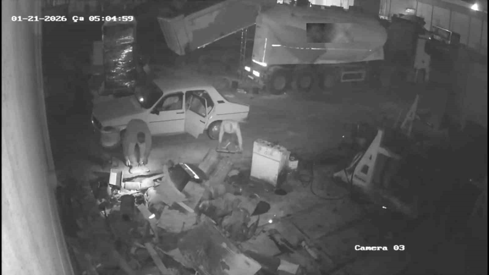 Muğla&rsquo;da hurda hırsızlığı g&uuml;venlik kamerasına yansıdı
