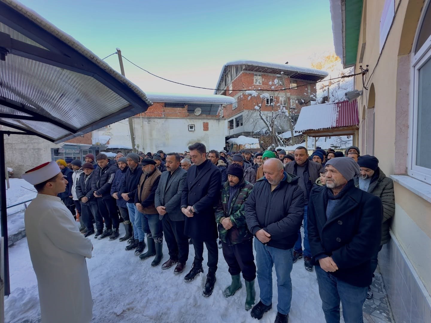 Giresun’da çığ altında hayatını kaybeden çoban toprağa verildi