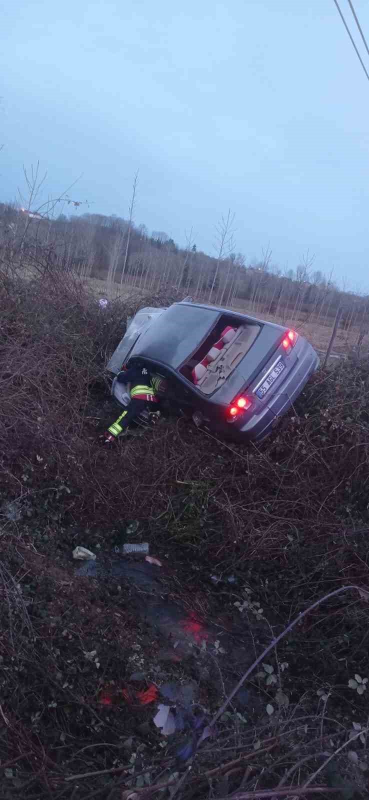 Samsun&rsquo;da otomobil şarampole yuvarlandı: 3 yaralı
