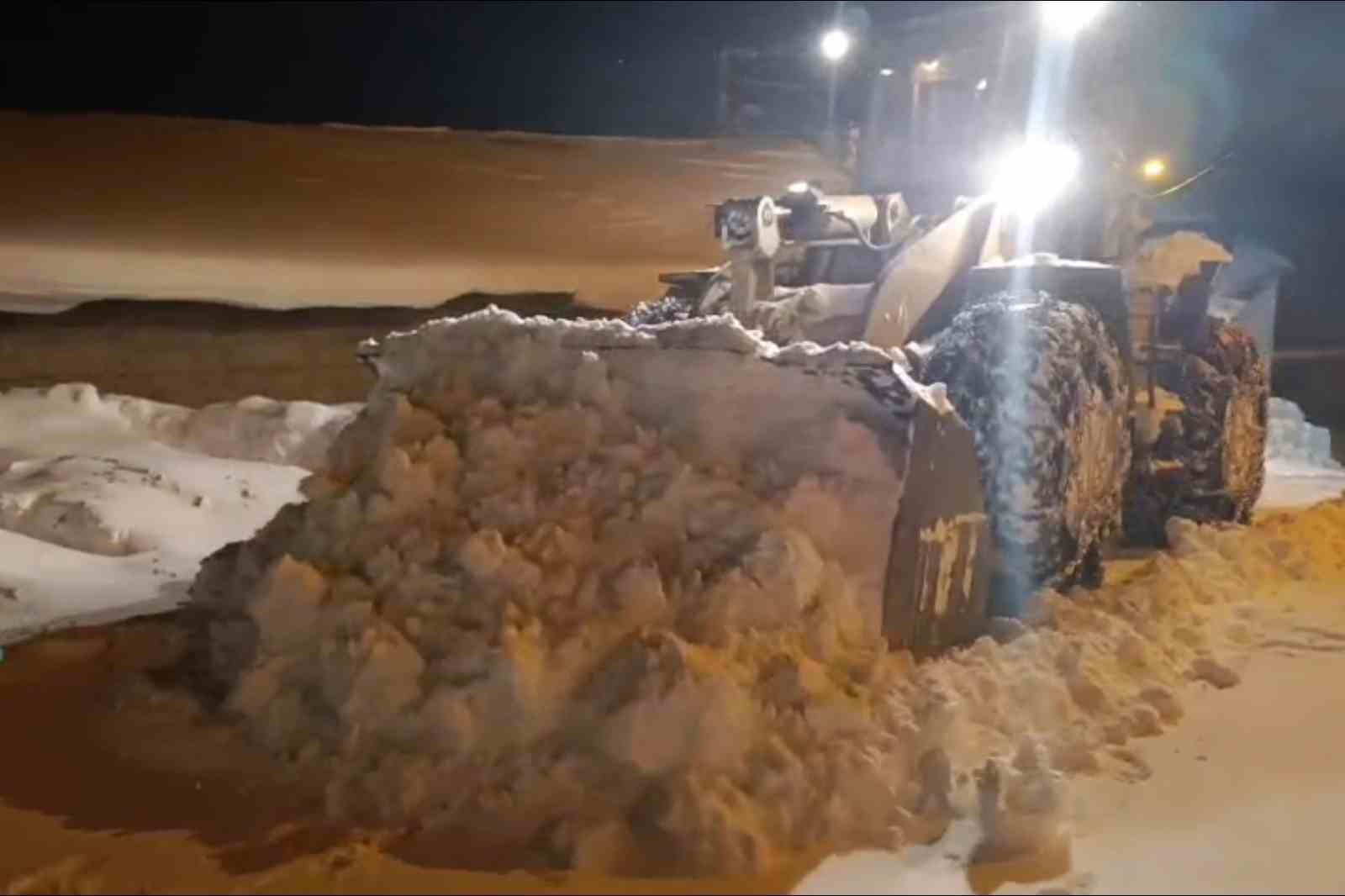 G&uuml;m&uuml;şhane&rsquo;nin zirvelerinde kar seferberliği
