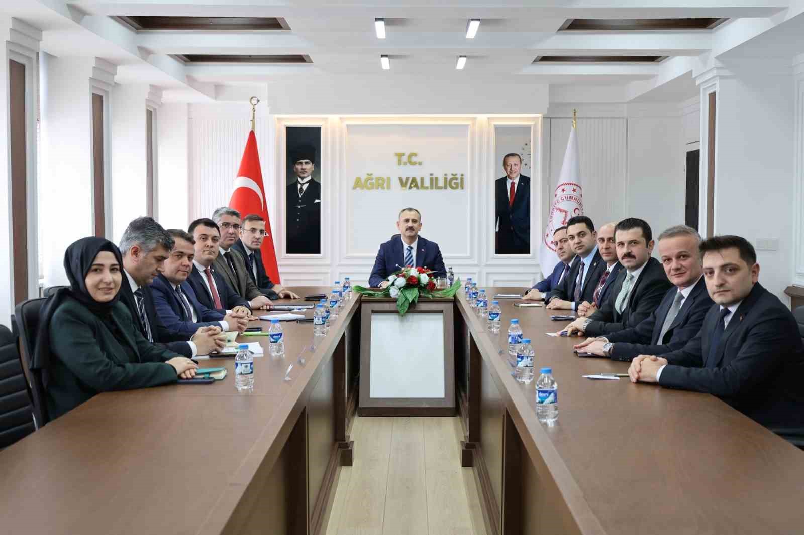 Vali Bozkurt, Ağrı’da kamu hizmetleri ve asayiş çalışmalarını değerlendirdi