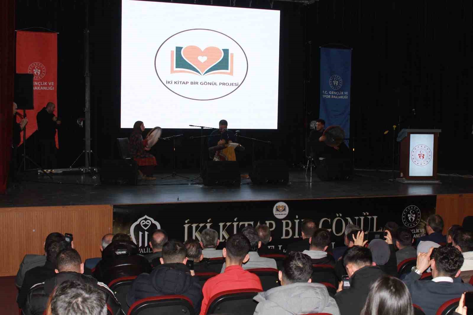 Siirt’te ’İki Kitap Bir Gönül Projesi’ tanıtıldı