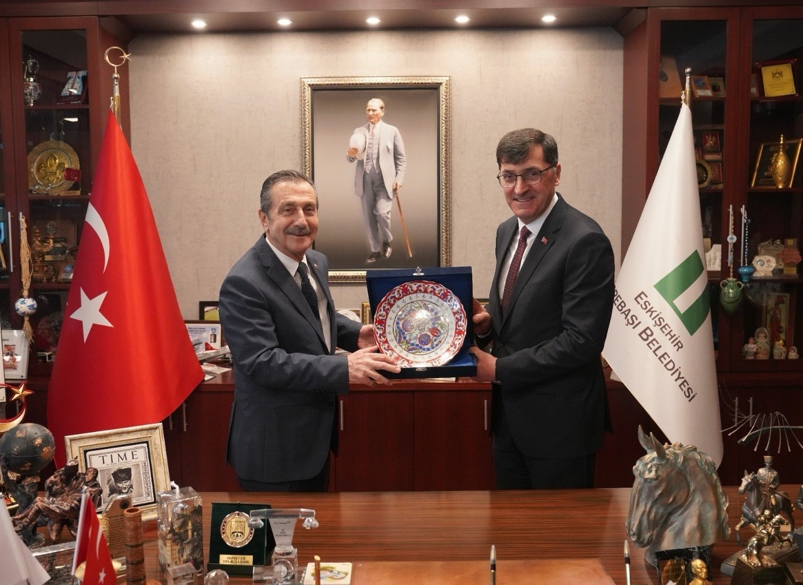 K&uuml;tahya ve Eskişehir belediyeleri arasında tecr&uuml;be paylaşımı ve iş birliği ziyaretleri
