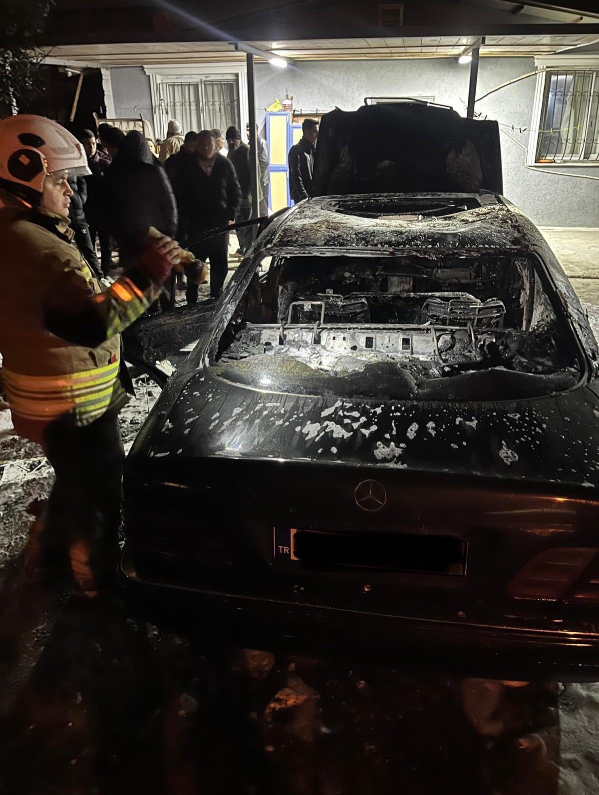 Defne&rsquo;de otomobil alevlere teslim oldu
