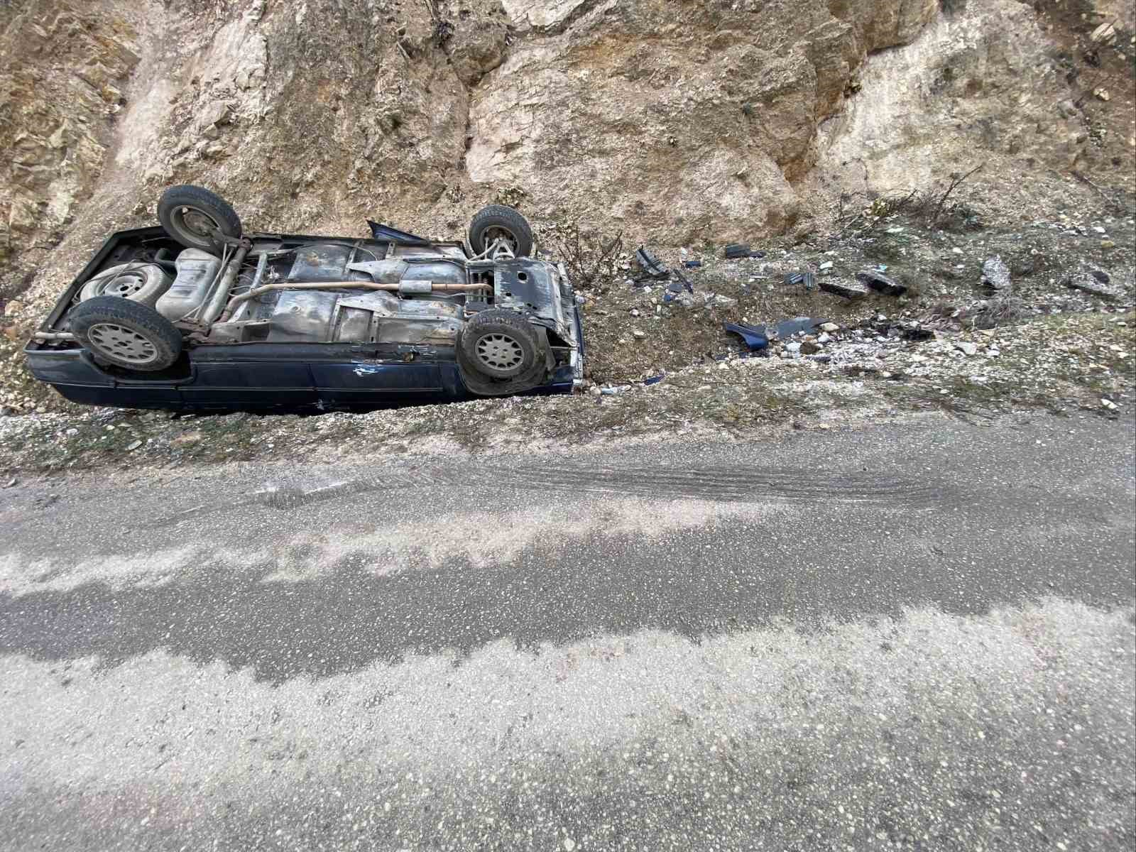 Kontrolden çıkan otomobil takla attı; 2 yaralı