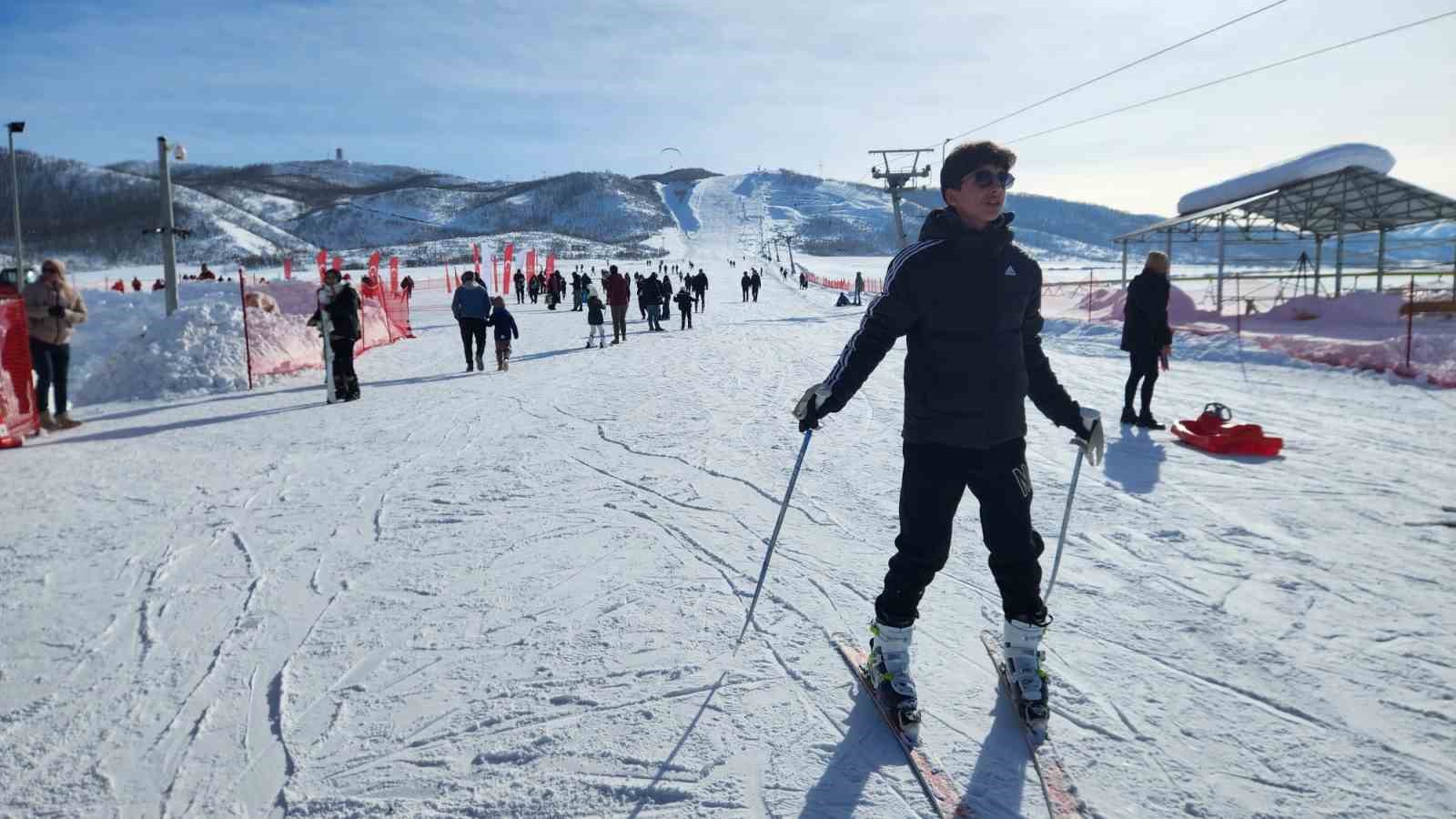 Munzur’un eteklerinde kayak sezonu başladı