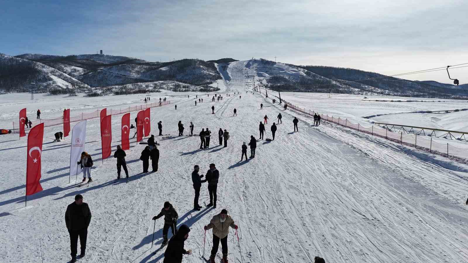 Munzur&rsquo;un eteklerinde kayak sezonu başladı
