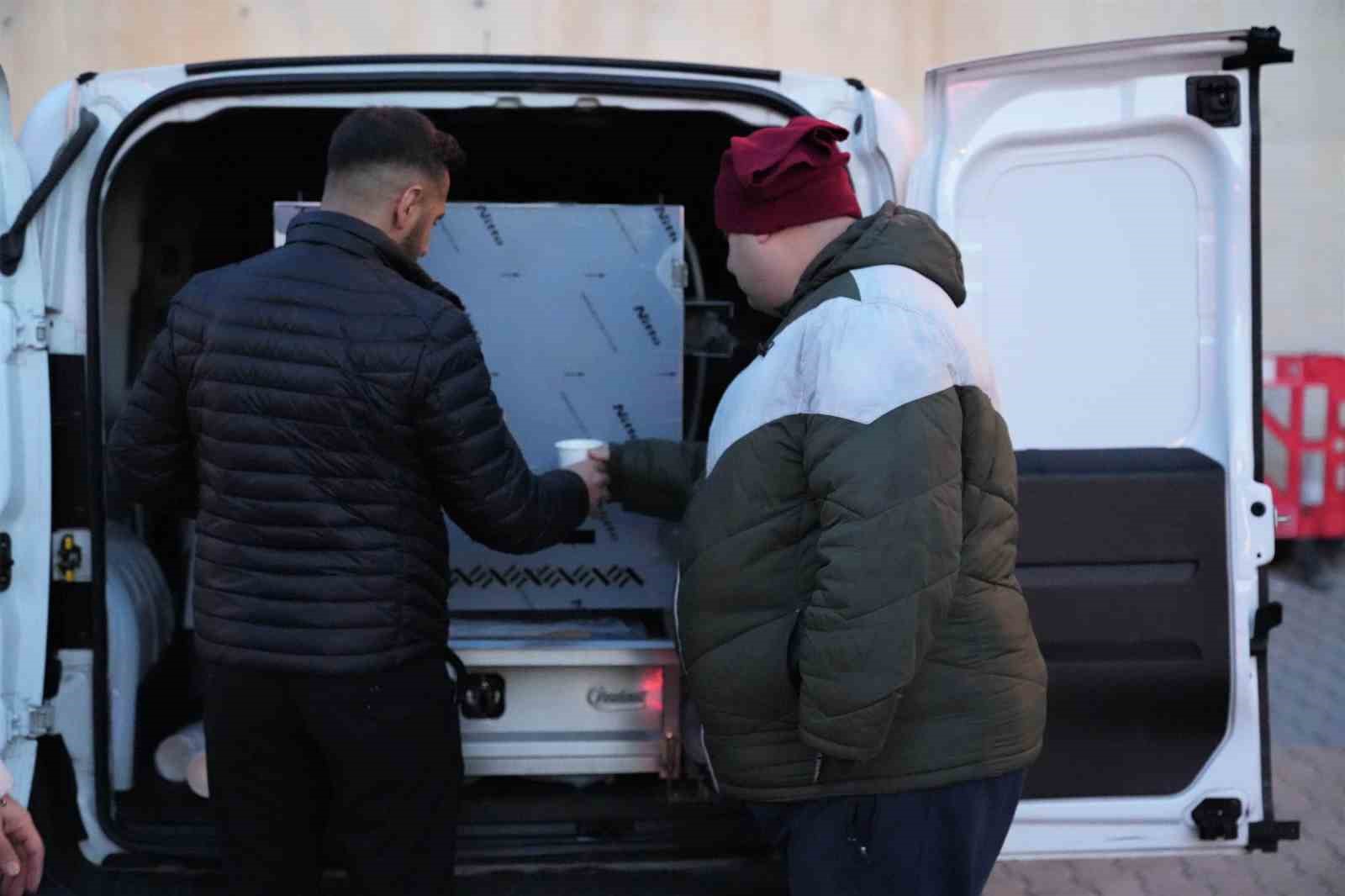 Ke&ccedil;i&ouml;ren Belediyesi&rsquo;nden soğuk havalarda sıcak &ccedil;orba ikramı
