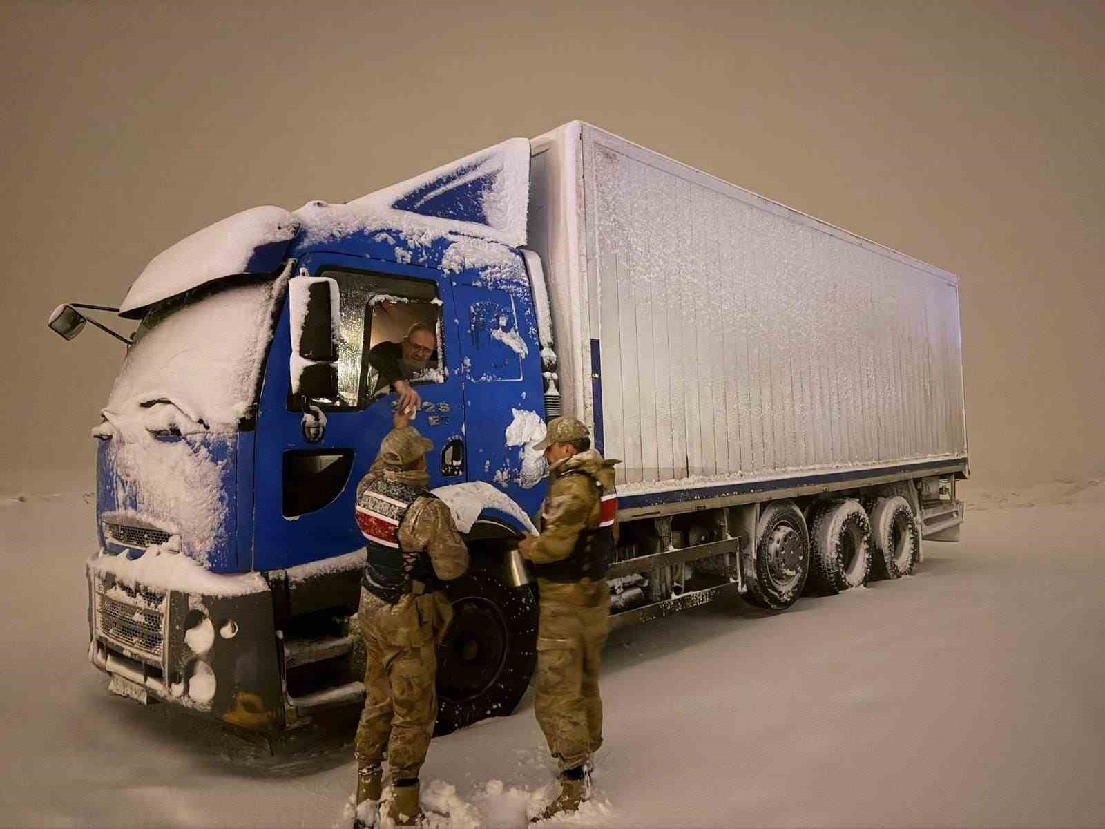 Kaymakam Demirer: "Tatvan’da güvenlik ve asayiş hizmetleri kararlılıkla sürdürülüyor"