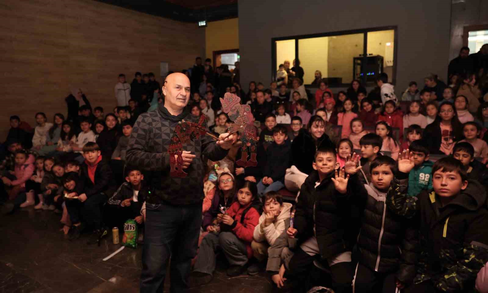 Bursa&rsquo;nın y&uuml;zlerce yıllık simgeleri Osmangazi&rsquo;de perdeye yansıdı
