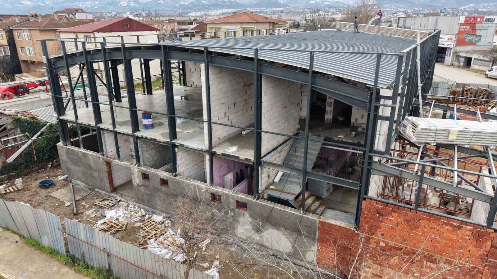 Başiskele Vezir&ccedil;iftliği Kapalı Spor Salonu inşaatı s&uuml;r&uuml;yor
