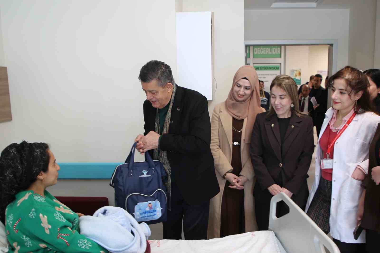 Şırnak Belediyesinden &lsquo;Hoş geldin Bebek&rsquo; s&uuml;rprizi
