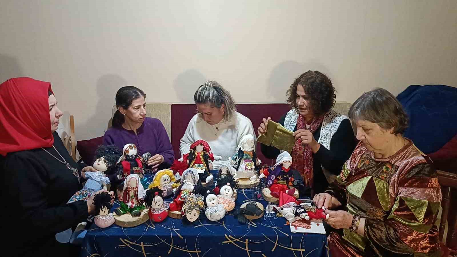 Geri d&ouml;n&uuml;ş&uuml;mden sanata uzanan yolculuk: Bez bebekler yeniden hayat buldu
