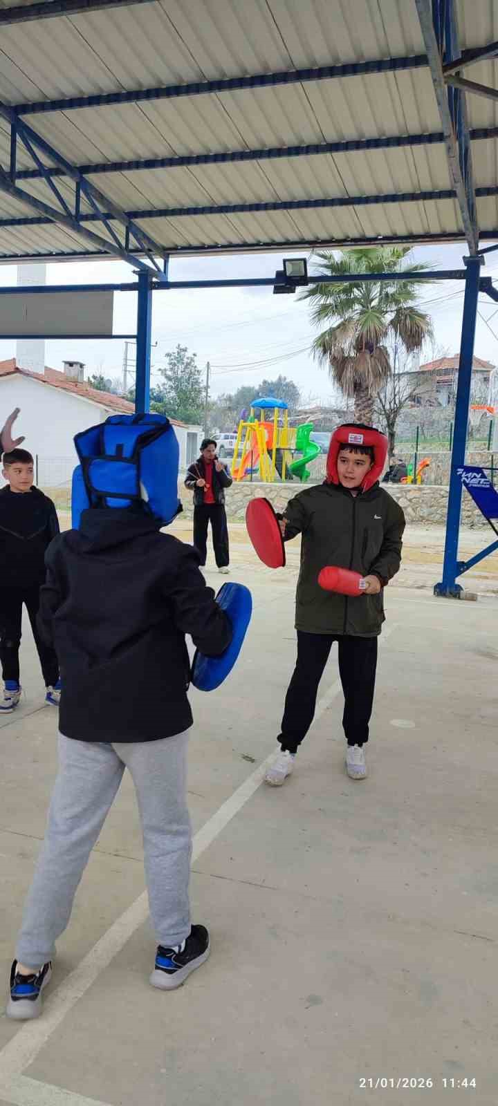 GSB Gen&ccedil;lik Kış Kul&uuml;b&uuml; Esentepe&rsquo;de &ccedil;ocuklarla buluştu
