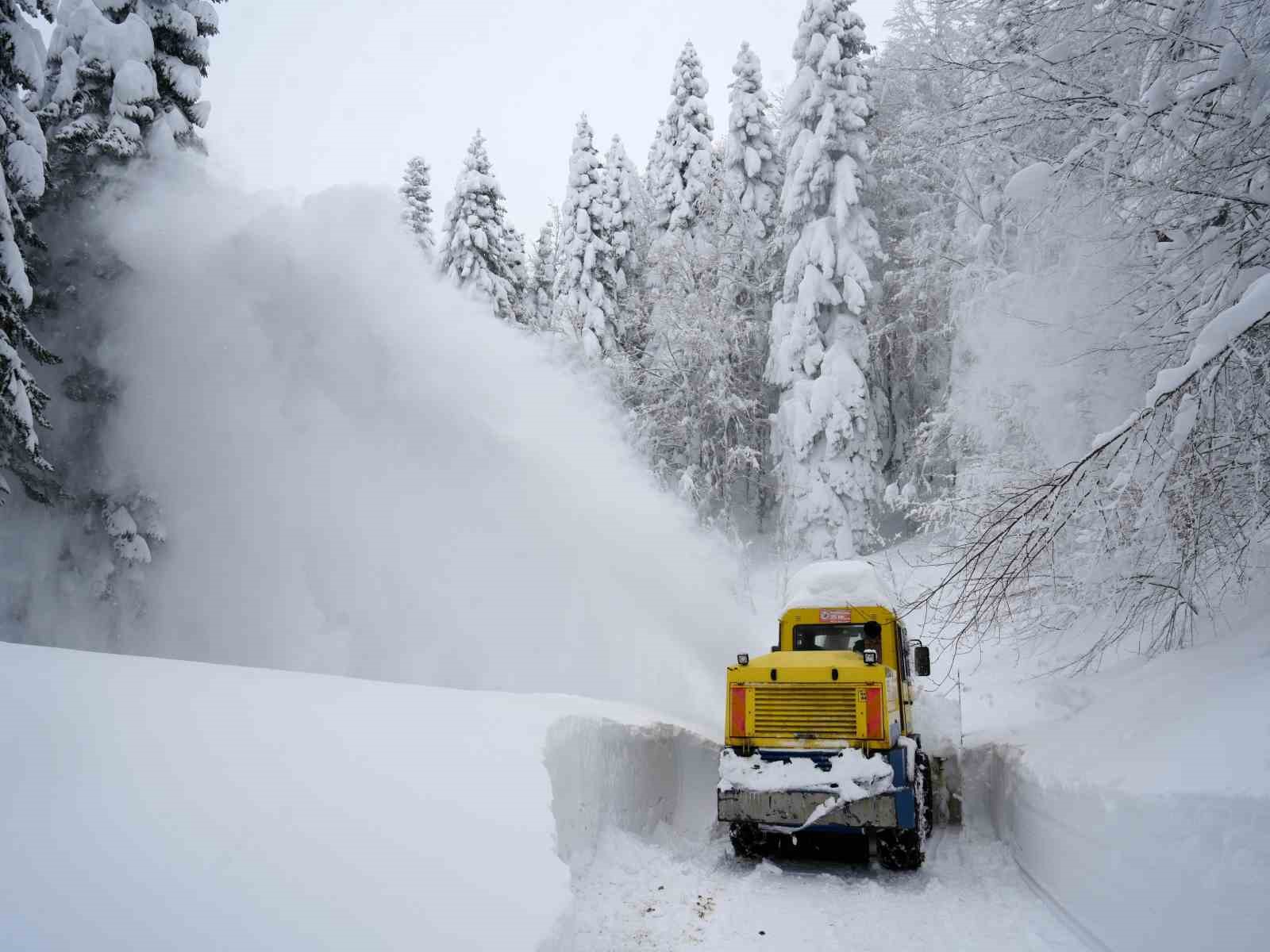 Kastamonu’da kar sebebiyle 102 köye ulaşım sağlanamıyor