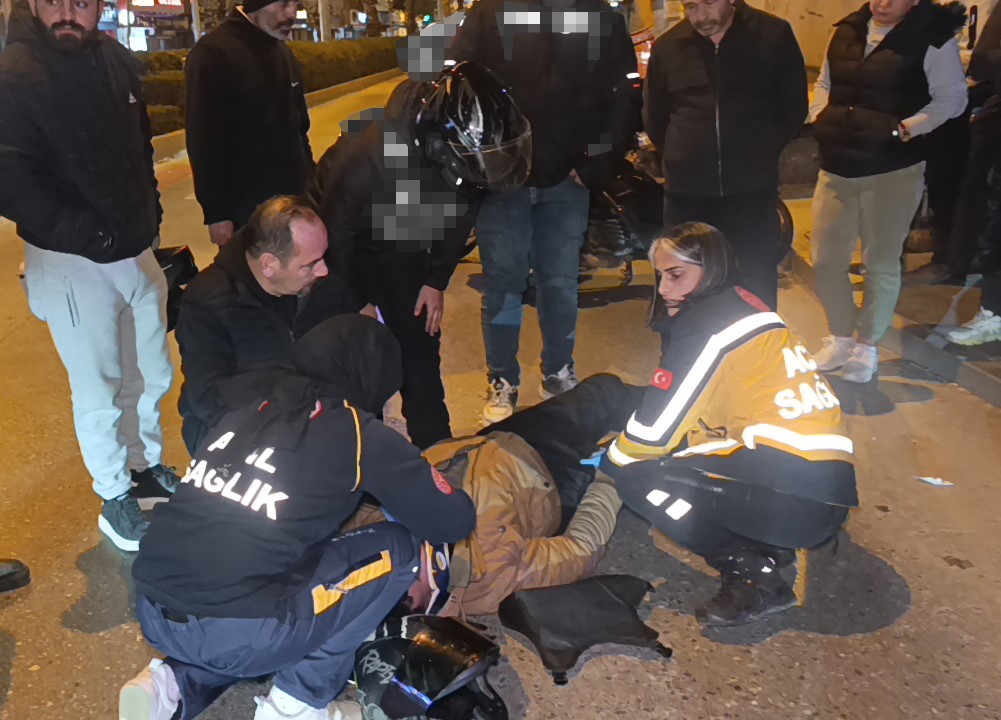 Dönüş yasağı olan yerden dönen otomobil motosikletle çarpıştı: 1 yaralı