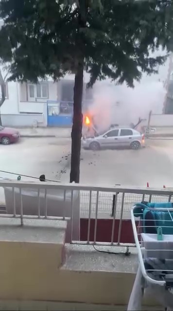 Merzifon&rsquo;da yanan otomobil kullanılmaz hale geldi
