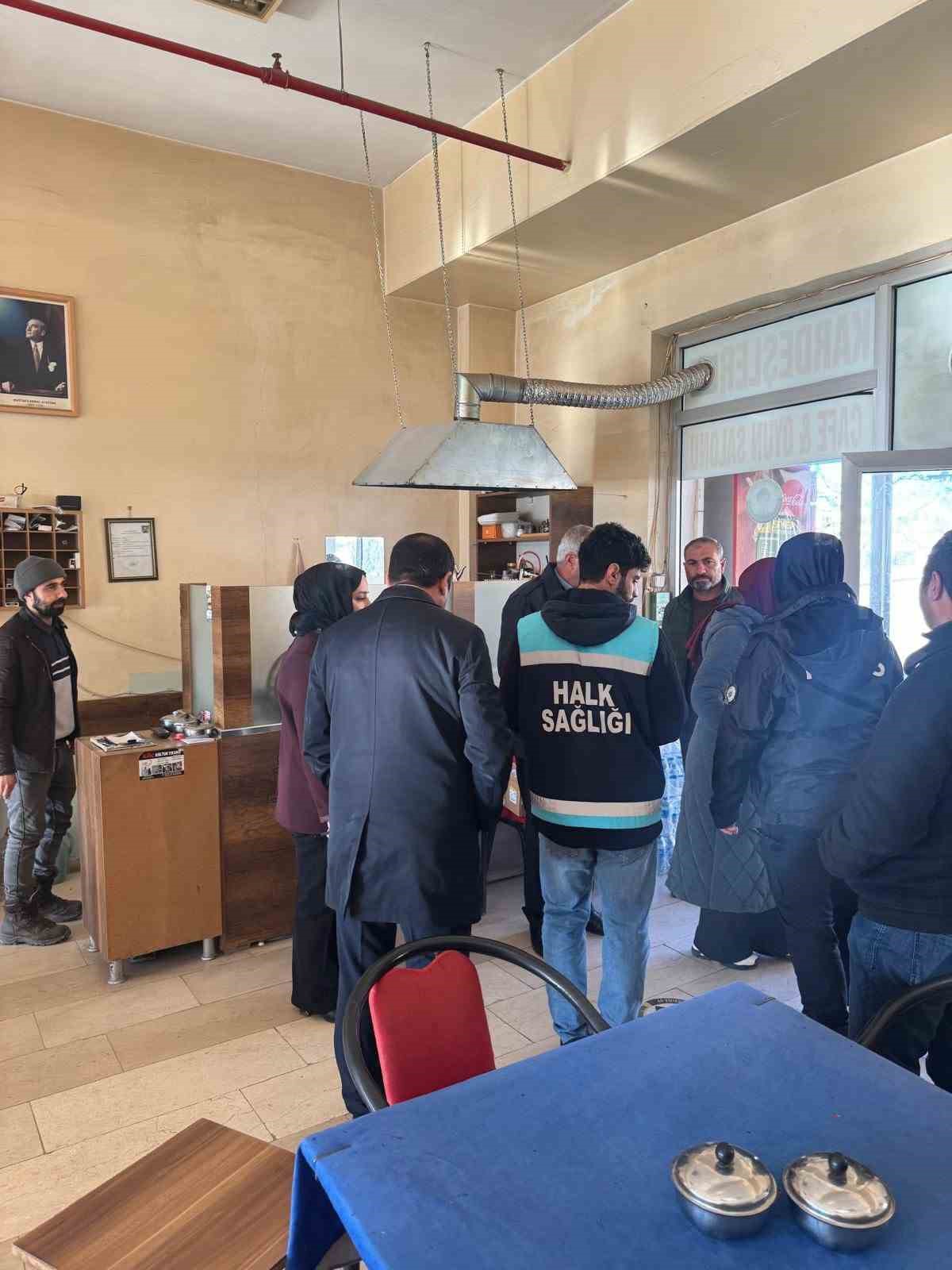 Hasankeyf&rsquo;te t&uuml;t&uuml;n denetimi: Halk sağlığı i&ccedil;in sahaya indiler
