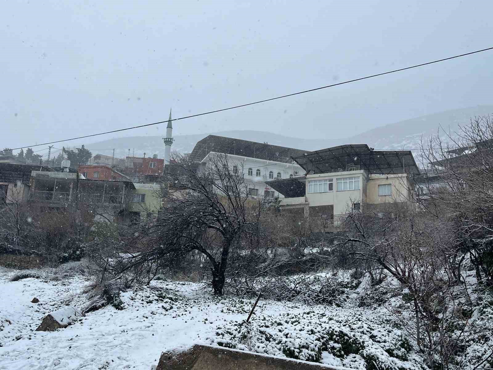 Hatay’da kar yağışı başladı