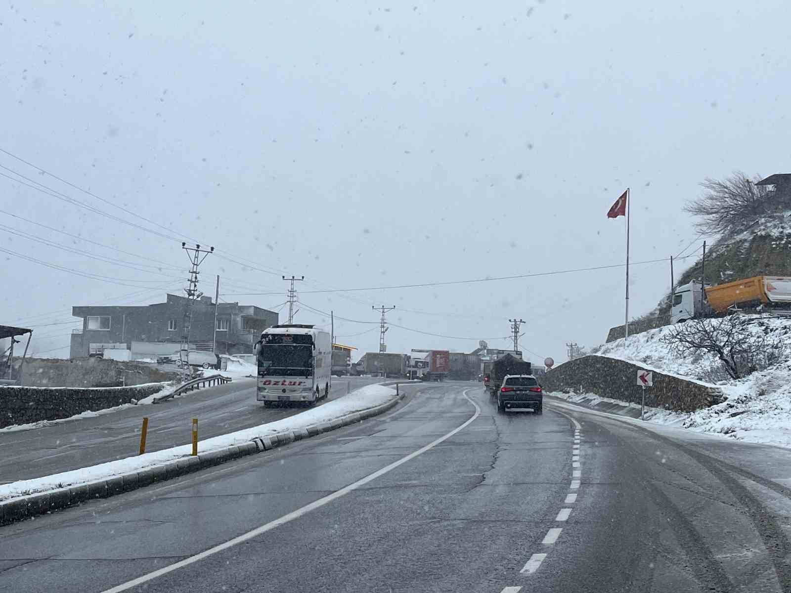 Hatay&rsquo;da kar yağışı başladı
