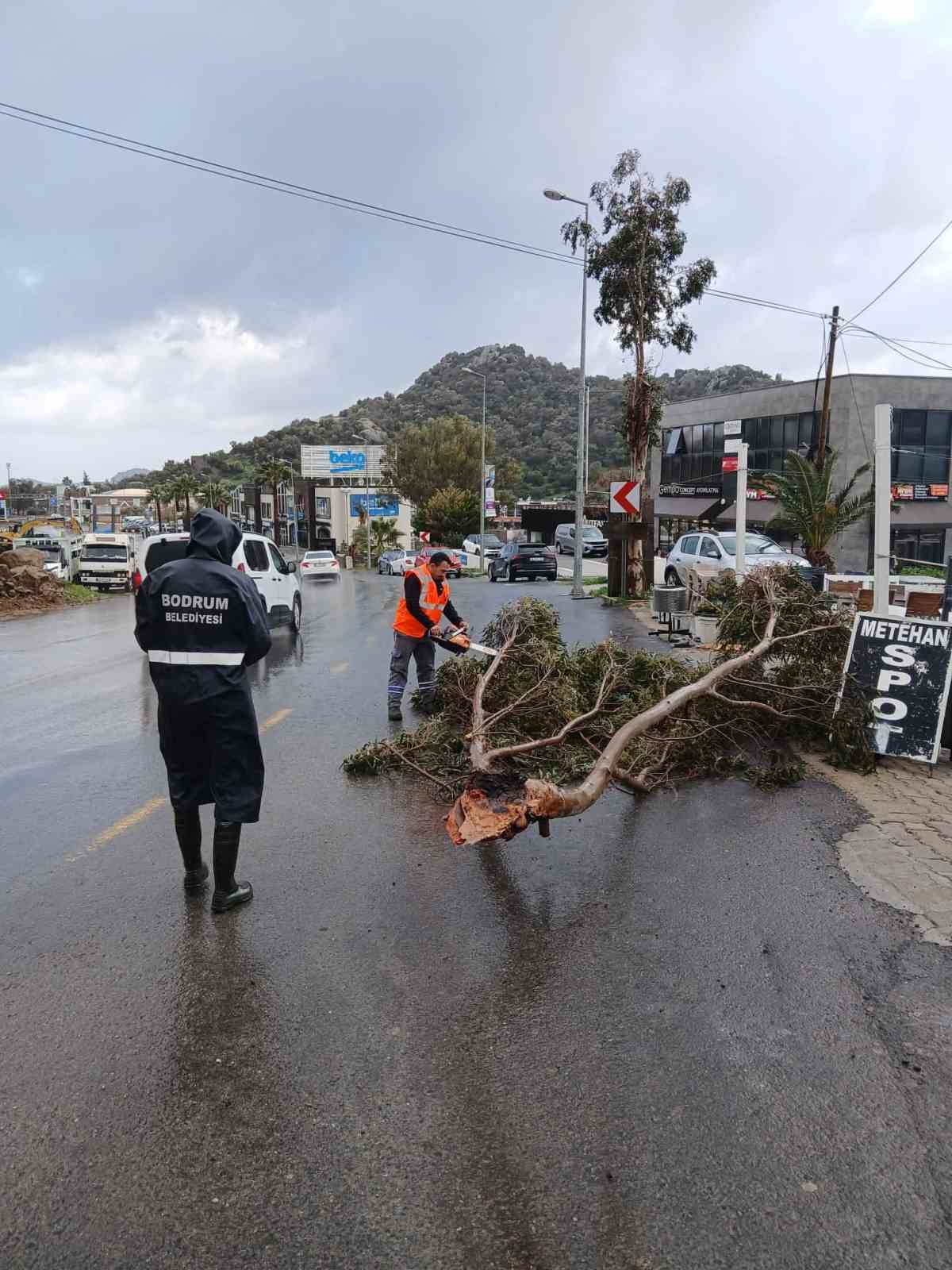 Bodrum&rsquo;da fırtına etkili oldu
