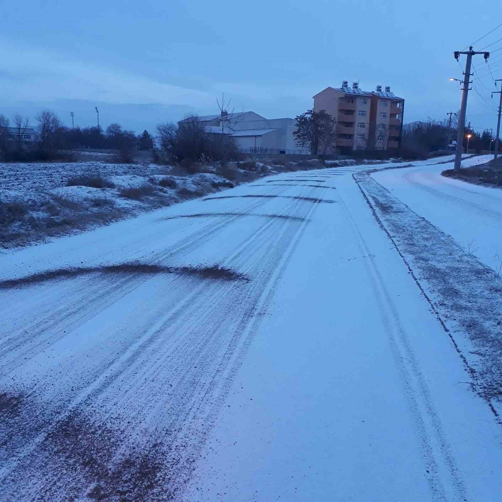 Kırıkkale Belediyesi ekipleri kar mesaisinde
