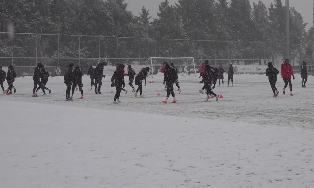 Burak Yılmaz: "Galatasaray maçının güzelliği ve öz güveni bizim için önemli"