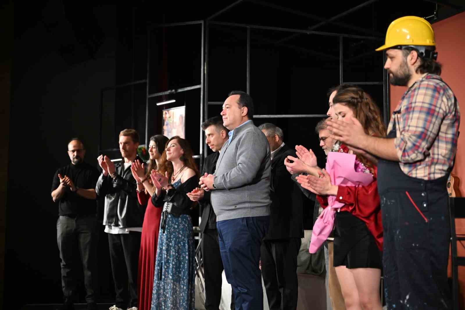 ‘Şiddetli geçimsizlik’ dünya prömiyerini Manisa’da yaptı