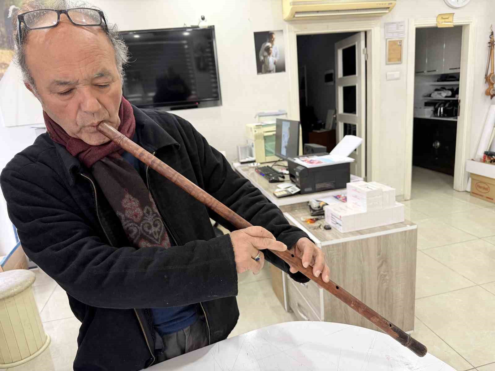 165 yıllık kavalını, hayrat çeşmesi yapmak için satışa çıkardı