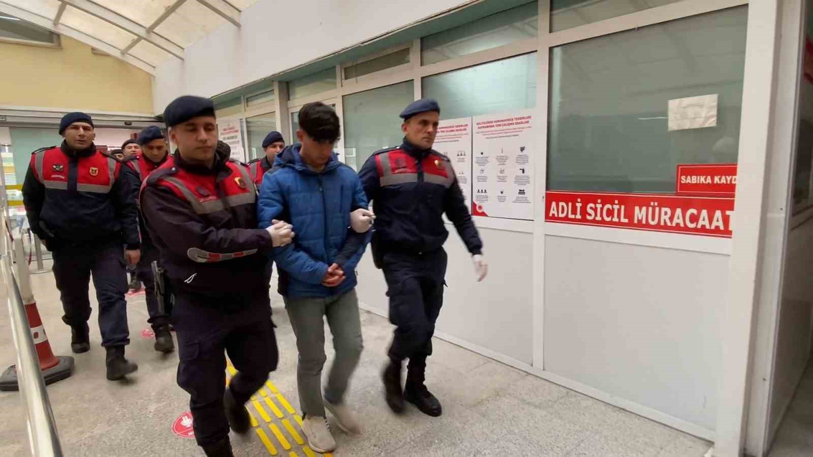 Kulübede balta ve kürekle öldürülen berberin vücudunda 24 yara tespit edildi