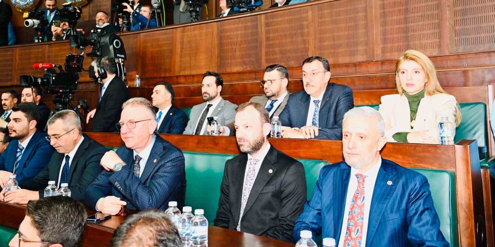 &Ouml;lmeztoprak: "Cumhurbaşkanımızın mesajları nettir, bayrağımıza uzanan kirli eller hesap verecek"
