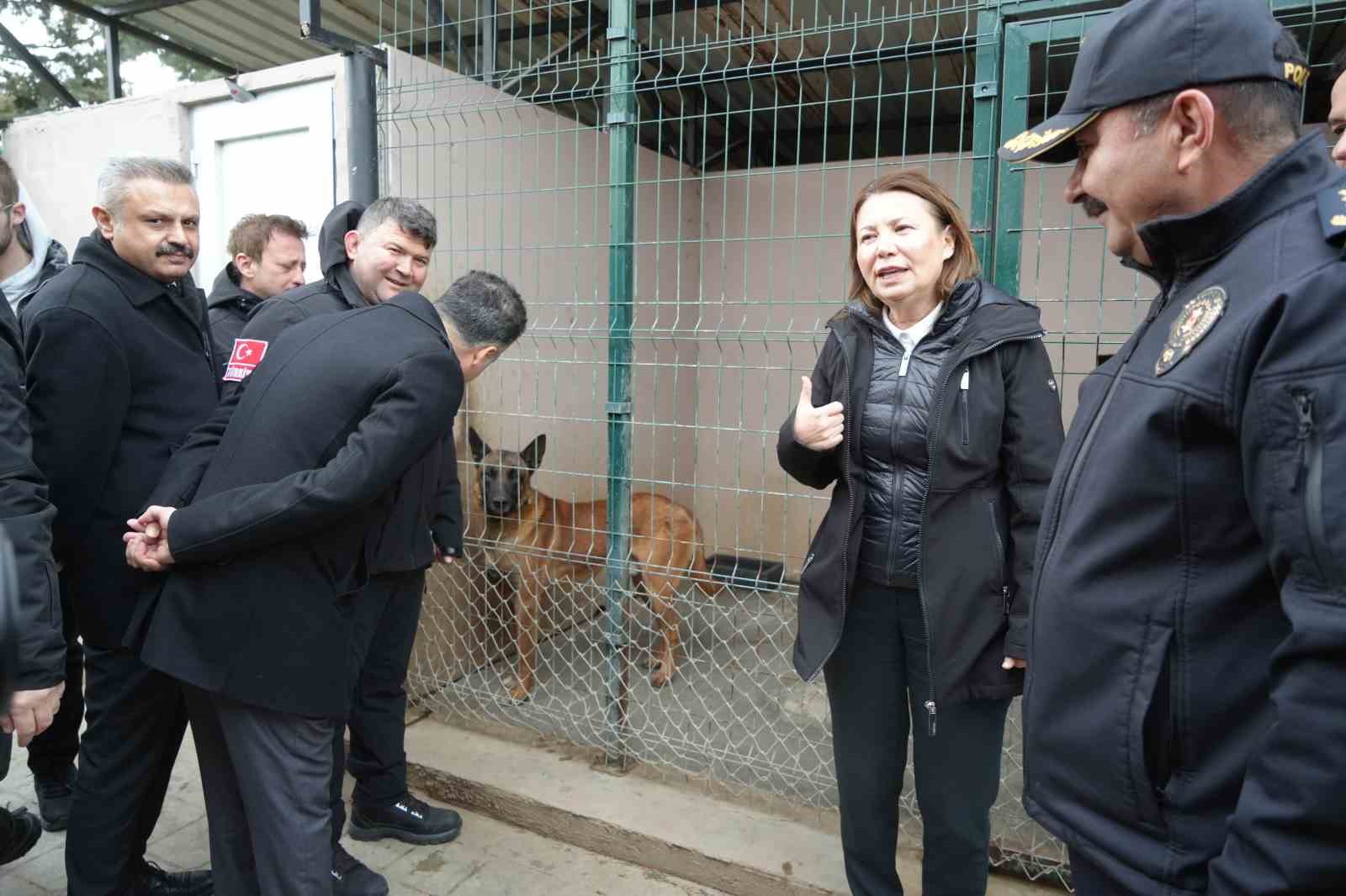 OMÜ’de yetiştirilen görev köpeği ’Pars’, Samsun Emniyeti’ne teslim edildi