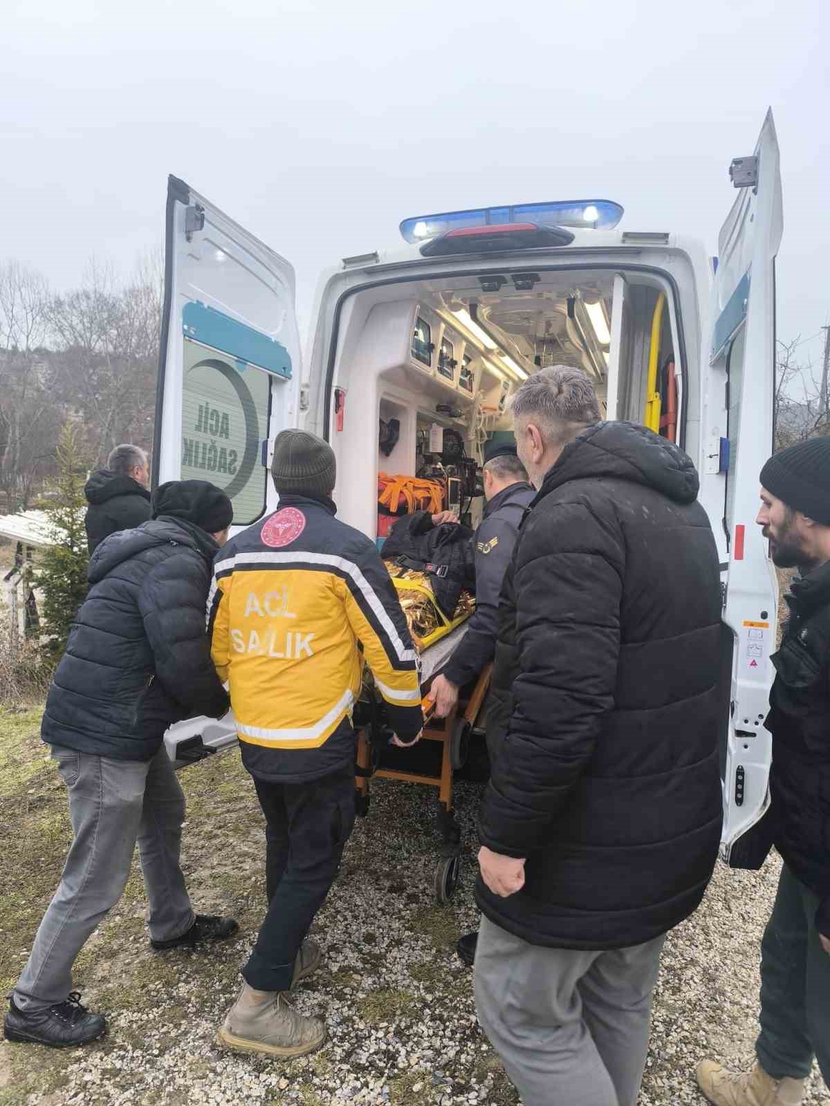 K&uuml;tahya&rsquo;da kayıp yaşlı adam donmak &uuml;zereyken bulundu
