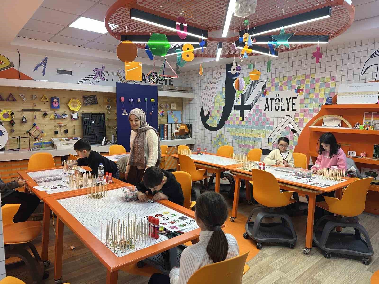 &Ccedil;orum&rsquo;da &ouml;ğrenciler yarıyıl tatilinde bilimle buluştu: "Kış akademisi" başladı
