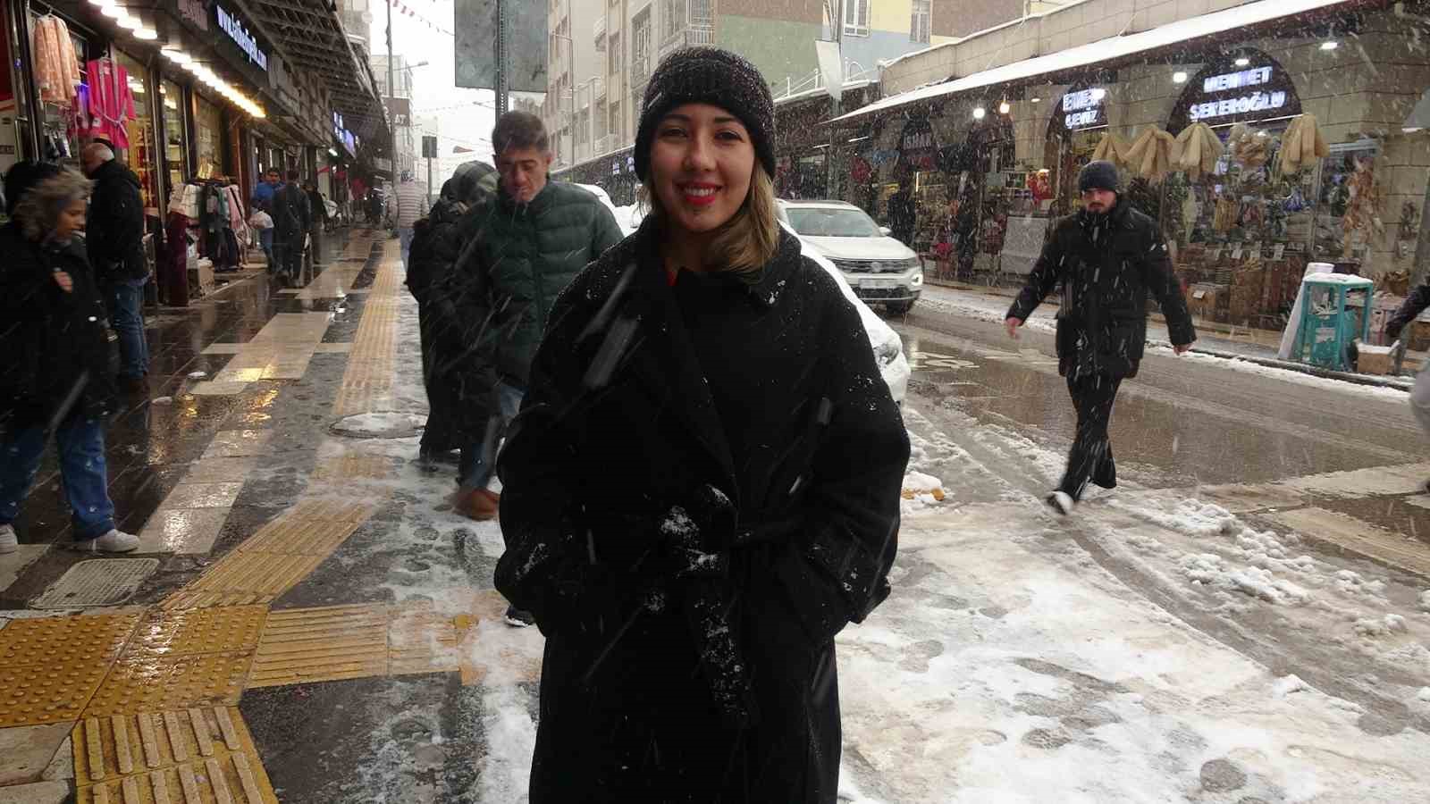 Kilis’te kar yağışı etkili oluyor