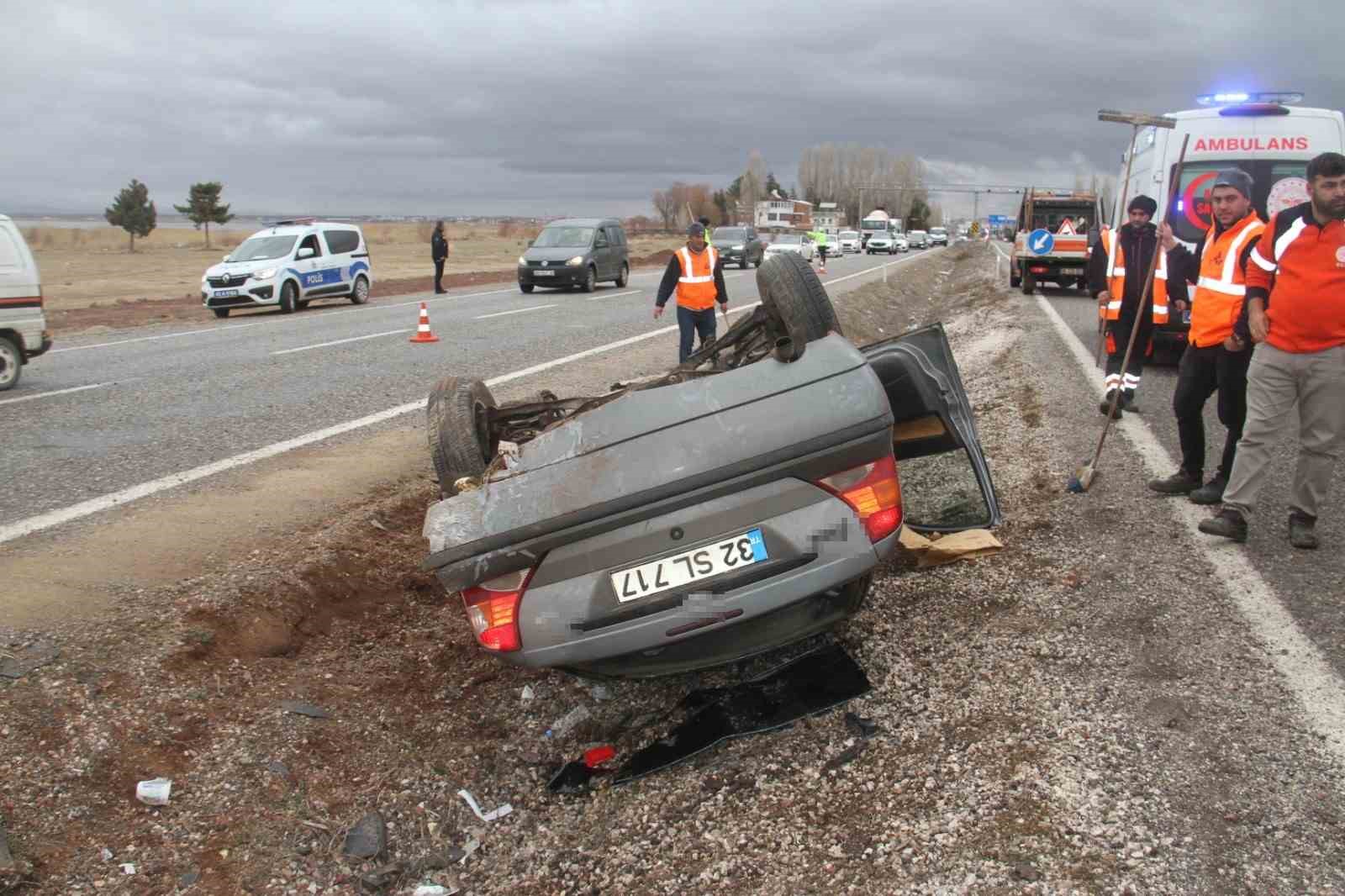 Konya’da otomobil devrildi: 6 kişi yaralandı