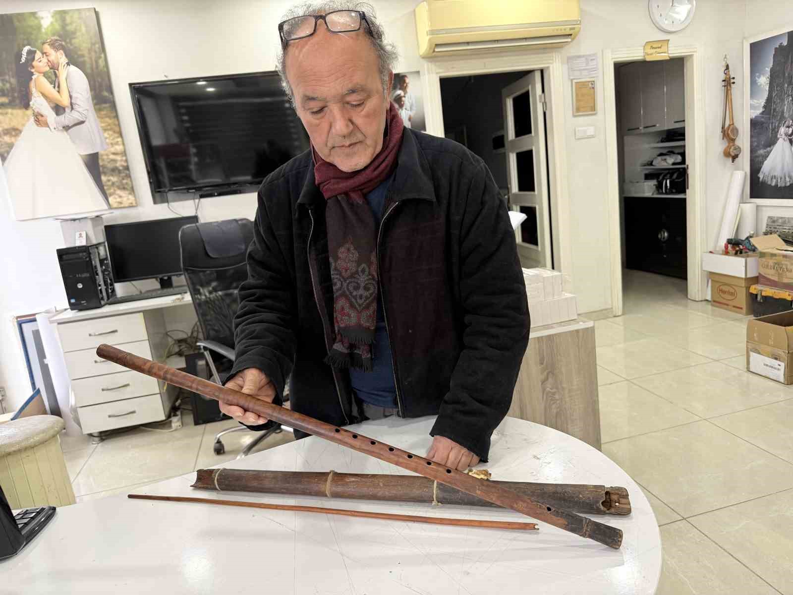 165 yıllık kavalını, hayrat &ccedil;eşmesi yapmak i&ccedil;in satışa &ccedil;ıkardı
