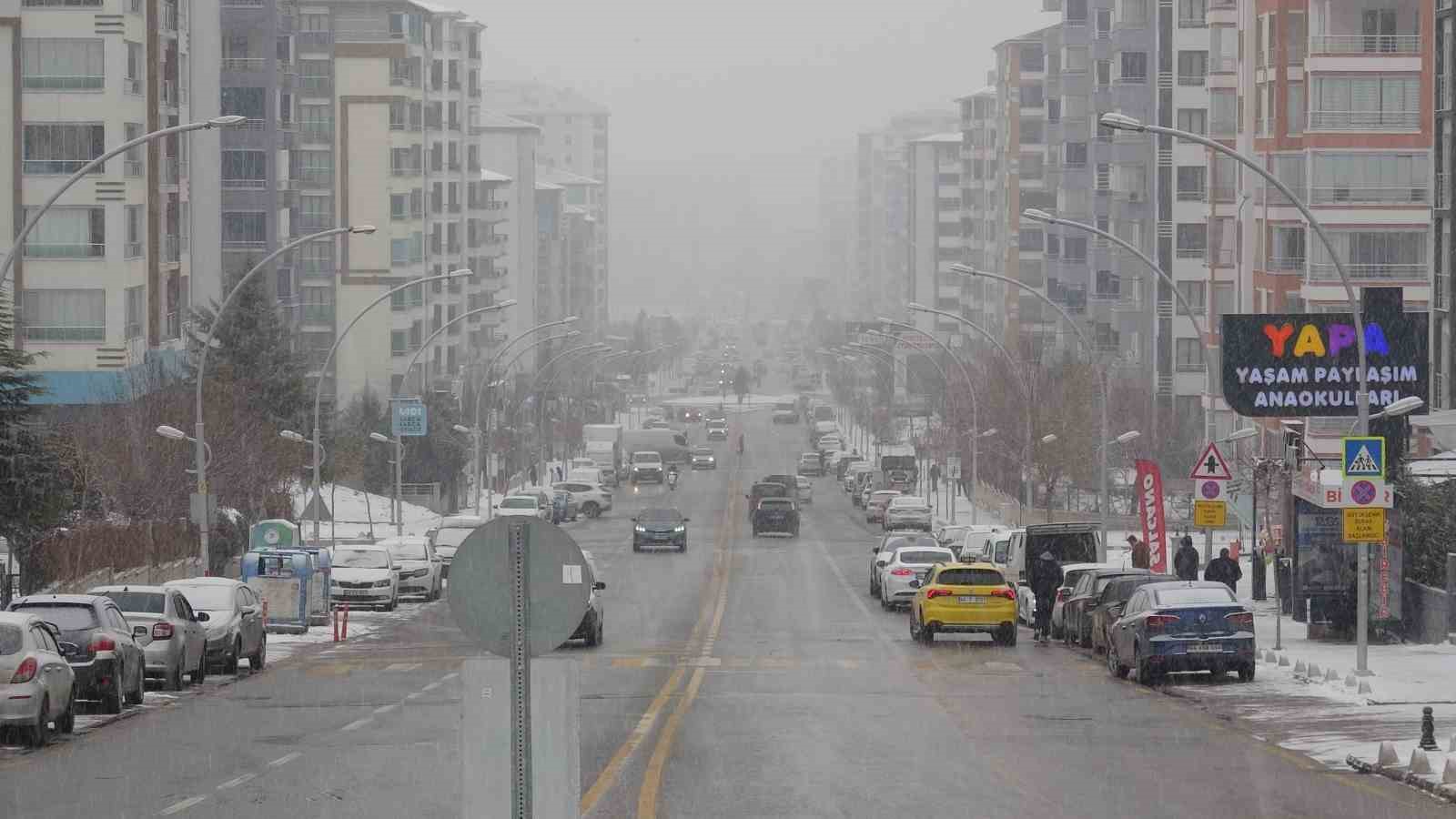 Malatya’da kar ve sis etkili oluyor