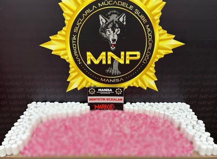 Araçta binlerce sentetik hap ele geçirildi