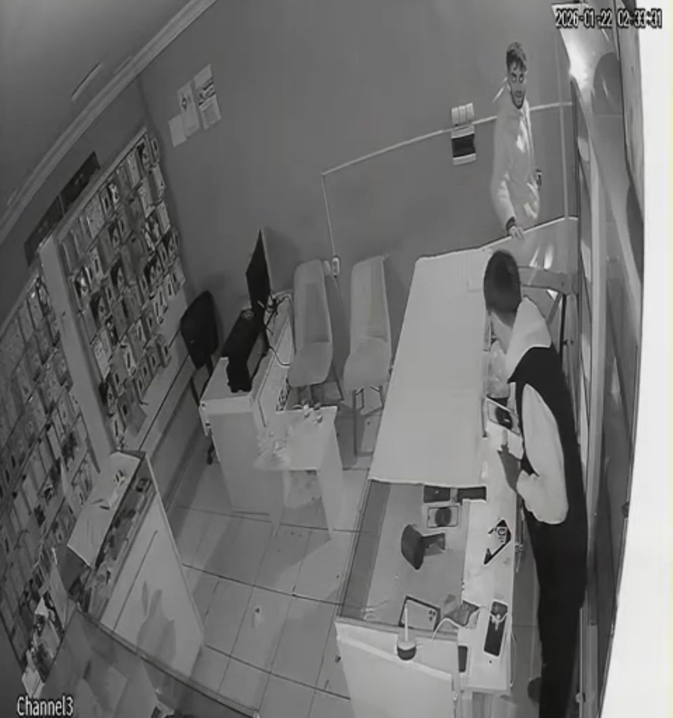 Iğdır’da telefon satış mağazasına gece hırsızlığı