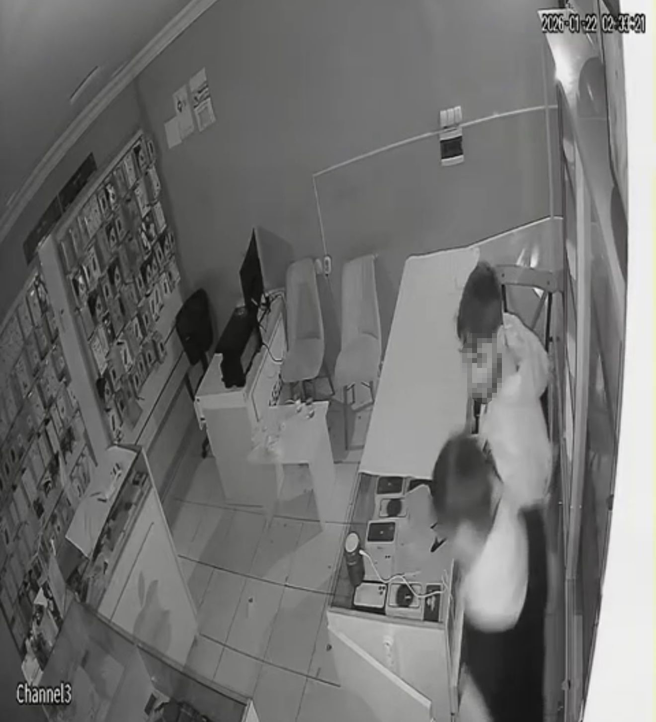 Iğdır&rsquo;da telefon satış mağazasına gece hırsızlığı
