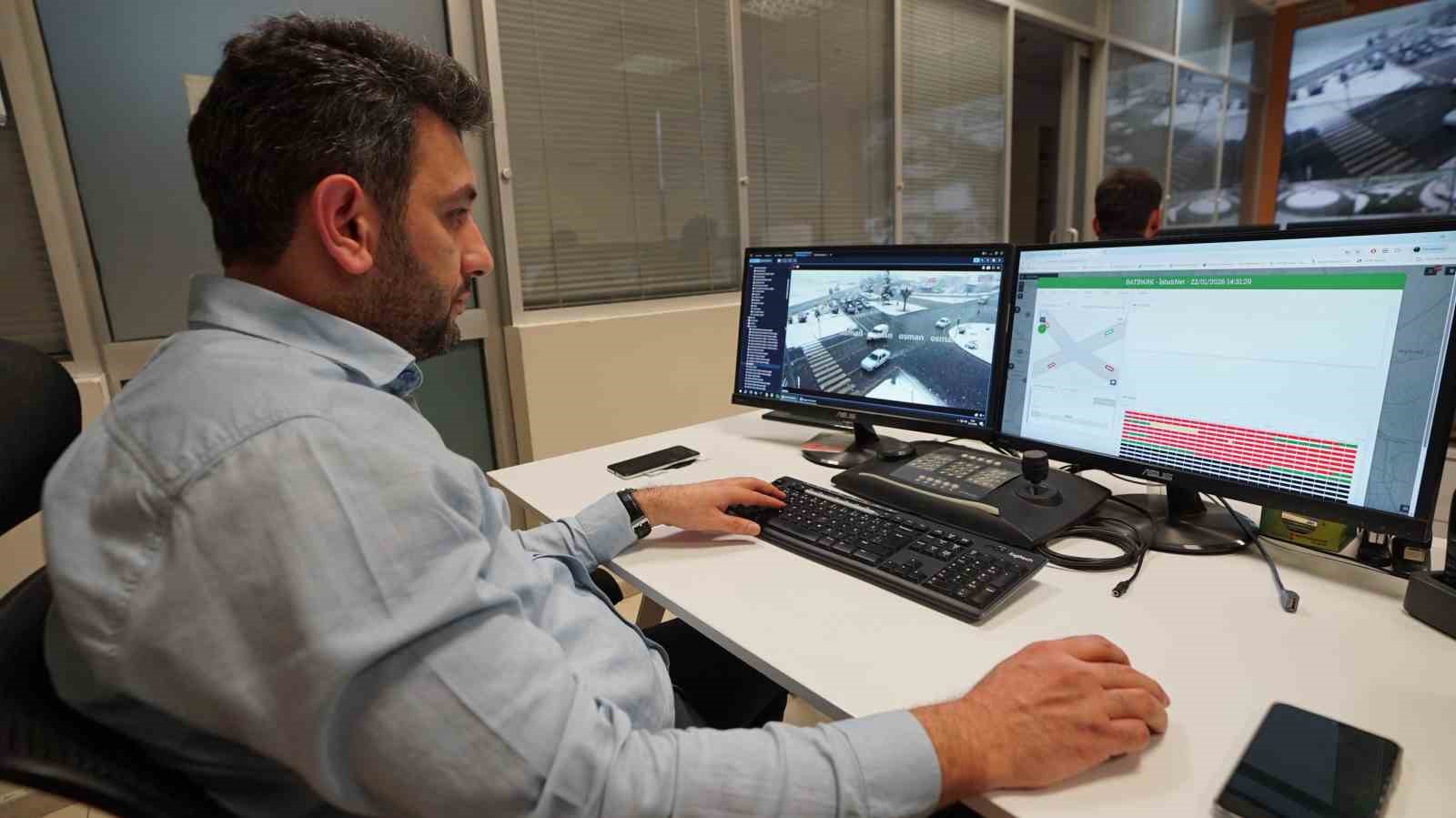 Kahramanmaraş’ta 264 kamerayla yol durumunu anlık olarak takip ediyor