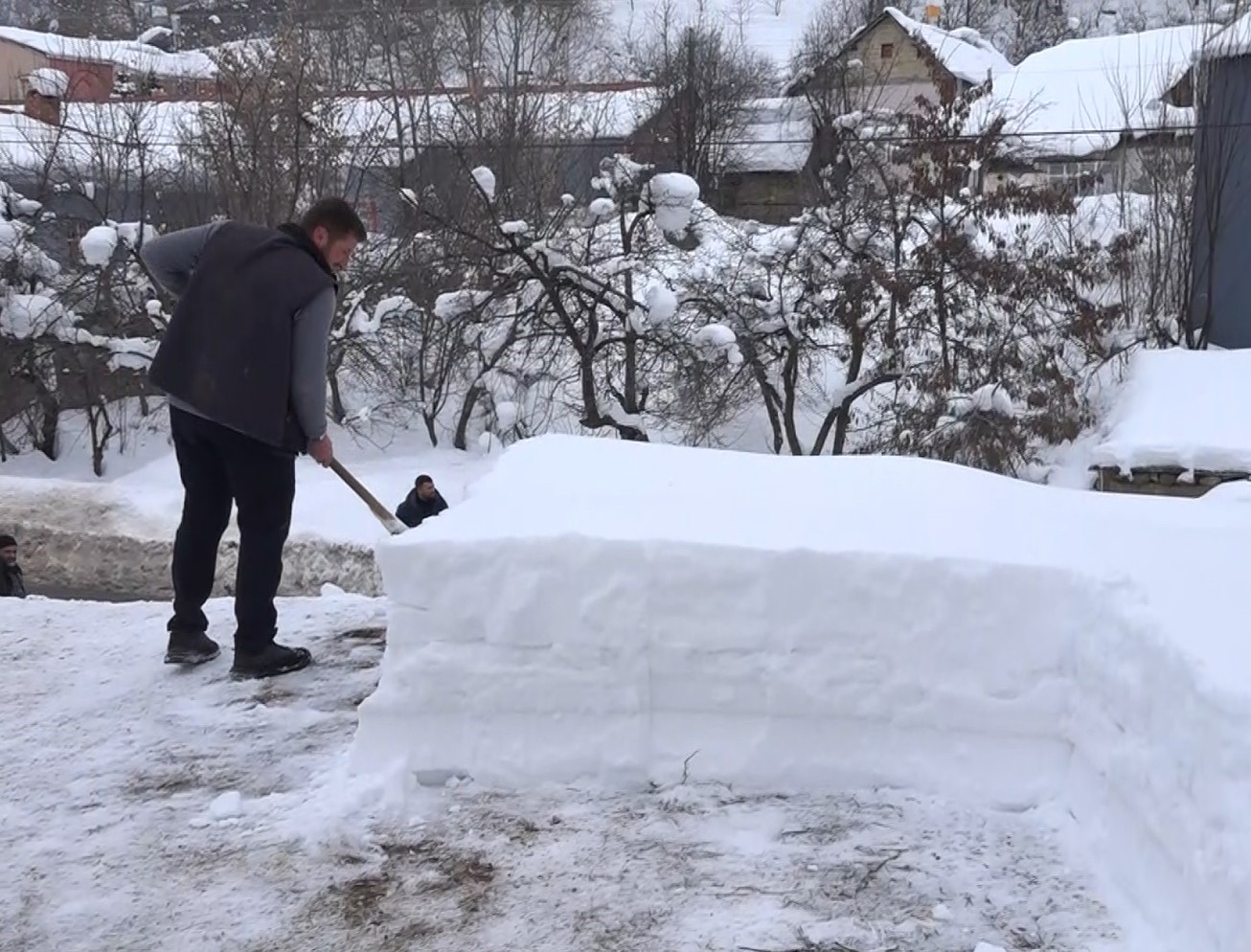 Muş&rsquo;ta tek katlı evler kara g&ouml;m&uuml;ld&uuml;
