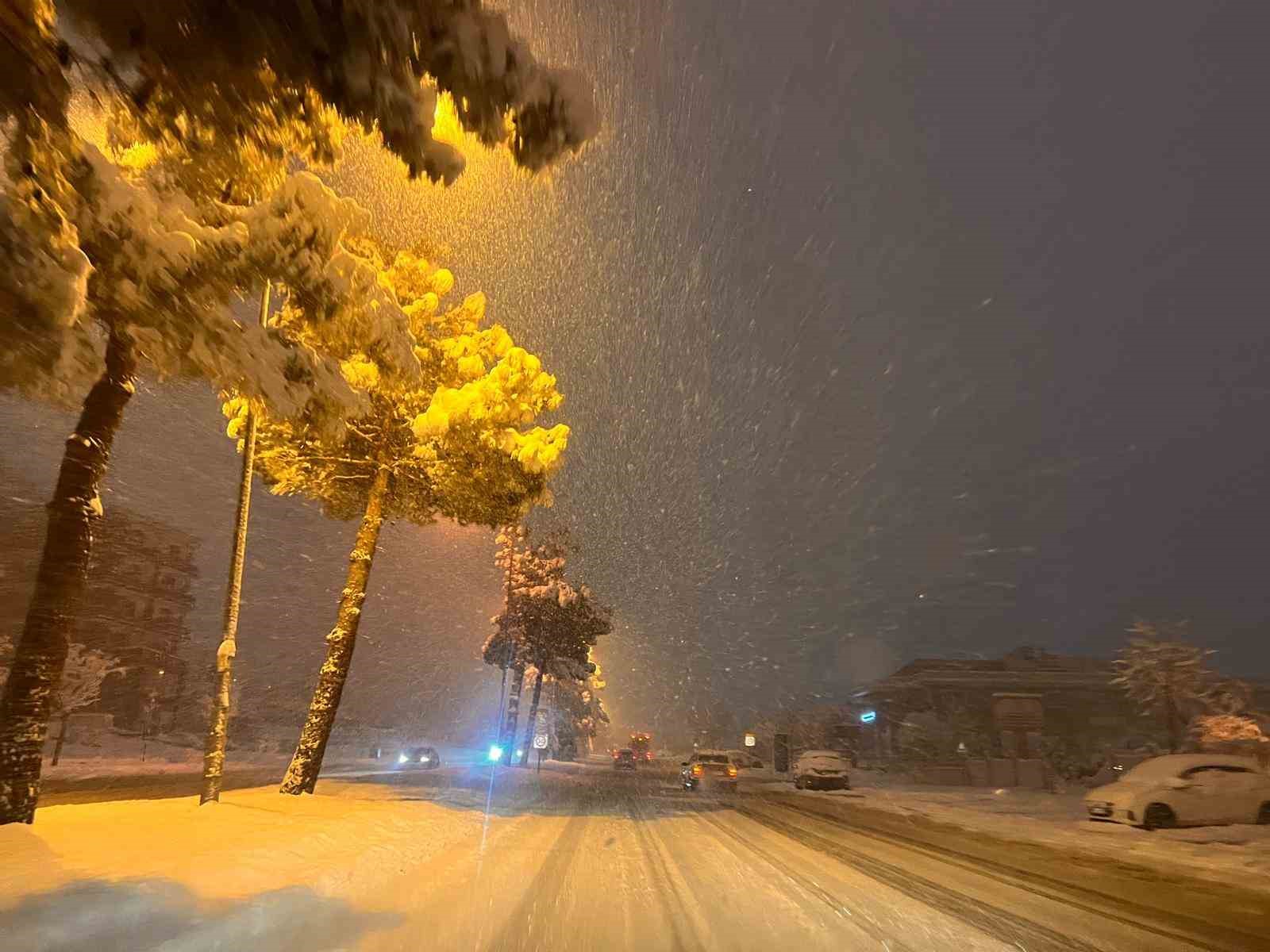 Kahramanmaraş’ta 61 yol ulaşıma kapandı