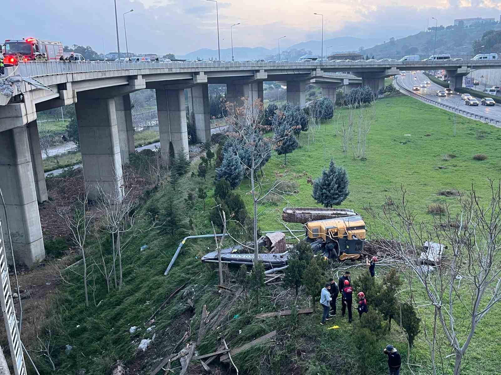 İzmir&rsquo;de freni boşalan kamyon dehşet sa&ccedil;tı: 3 yaralı
