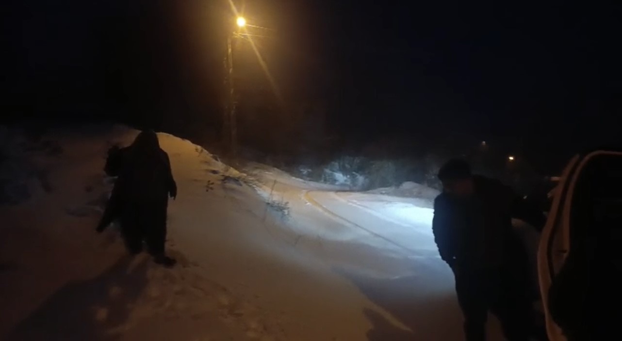 Osmaniye’de karda mahsur kalan iki kadını ekipler kurtardı