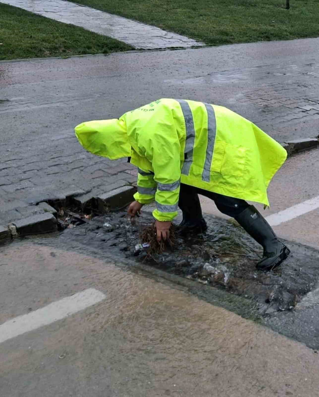 MUSKİ ekiplerinden yağmur mesaisi
