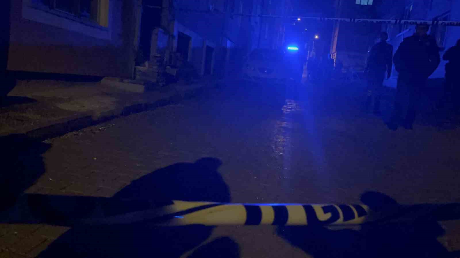 Eskişehir&rsquo;de &uuml;&ccedil;&uuml;nc&uuml; kattan d&uuml;şen şahıs ağır yaralandı
