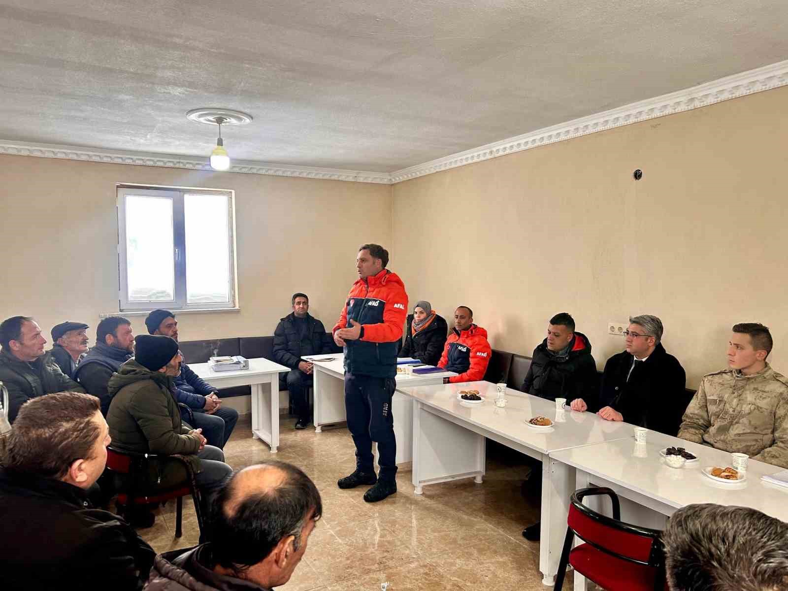 Ağrı Valisi Bozkurt, Eleşkirt&rsquo;teki &ccedil;alışmaları yerinde inceledi
